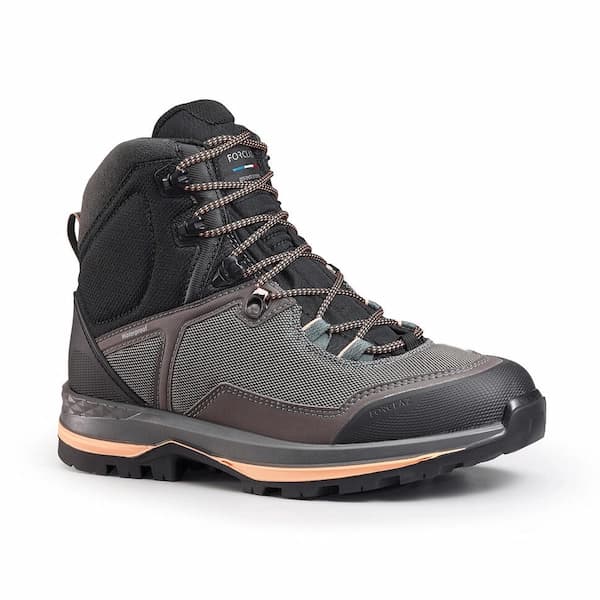 This is an image of Men Waterproof MT100 Trekking Boots on rent offered by SharePal.in